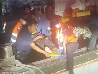 老船長跨船登岸意外摔斷肋骨　警見緊急協助送醫