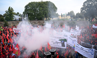 汽車業衰退 德國福斯擬關廠裁員 勞團憤怒揚言罷工