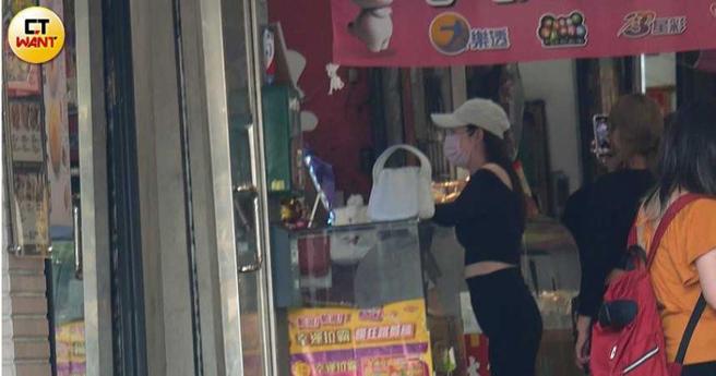 收完惊郭雪芙到彩券行投注试手气。（图／本刊摄影组）