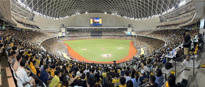 周思齐引退主题周21日「诚泰站」吸引4万人到场，写下台北大巨蛋启用后单场最多观眾人数。（资料照，姚志平摄）