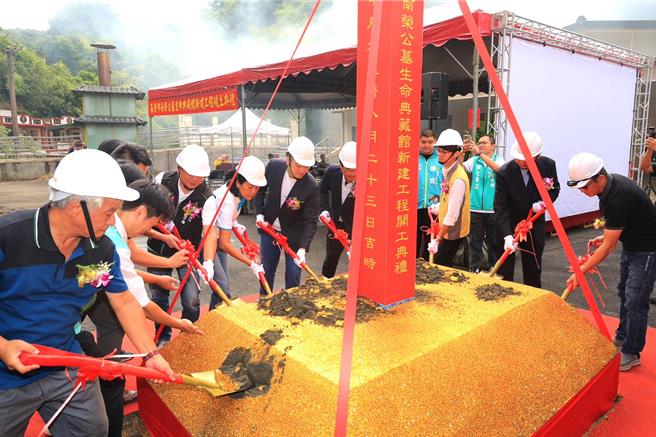 延宕多年的基隆市立纳骨塔改建工程终于25日上午举行开工典礼。（基隆市政府提供／张志康基隆传真）