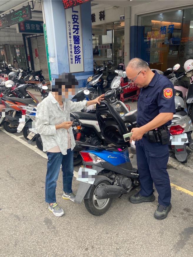 警方协助民眾找回机车。（警方提供／李京升台中传真）