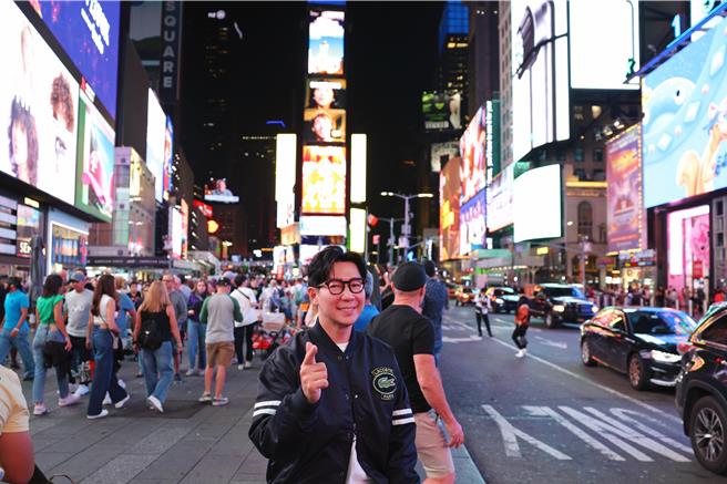 品冠纽约演唱会演出结束后，抽空到景点观光打卡。（种子音乐提供）