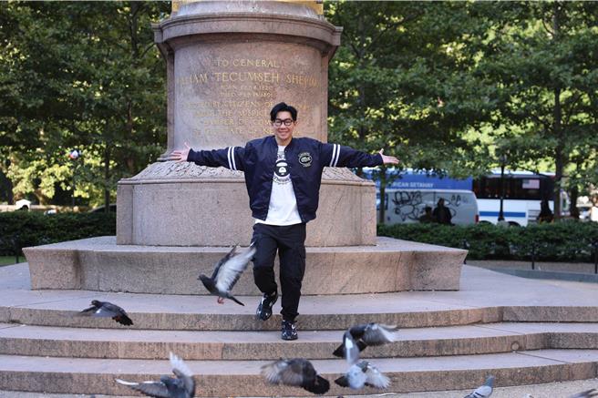 品冠纽约演唱会演出结束后，抽空到景点观光打卡。（种子音乐提供）