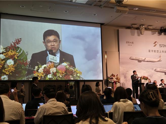 星宇航空董事长张国炜25日主持上市前业绩发表会。（黄琮渊摄）