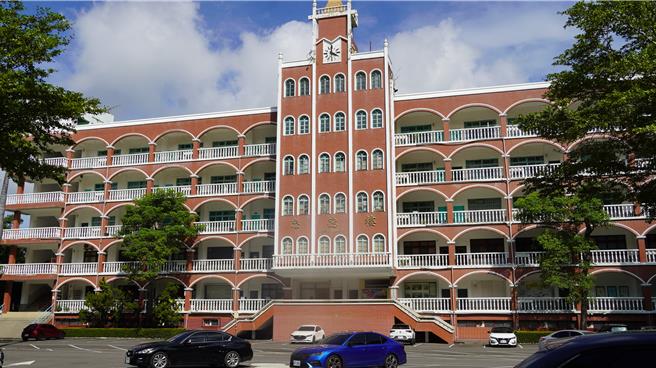 中信科大沒有校園餐廳，讓許多學生家長感到不足。（寶智華攝）