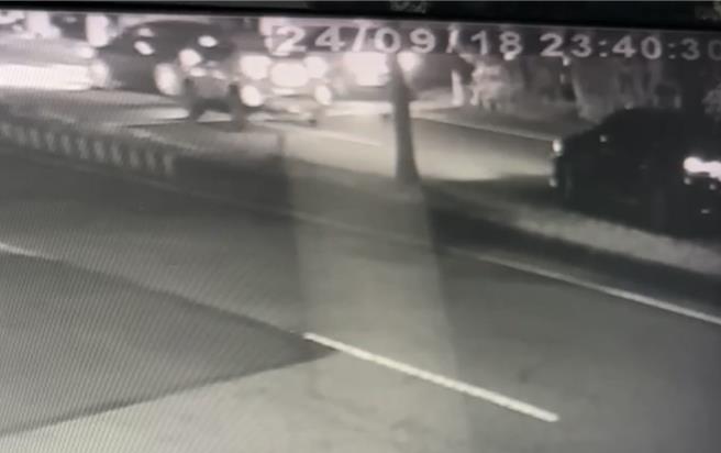 竹山镇两派年轻人疑因敬酒起口角打架，18日深夜谈判破裂，4车在大明路竞逐。（民眾提供／杨静茹南投传真）