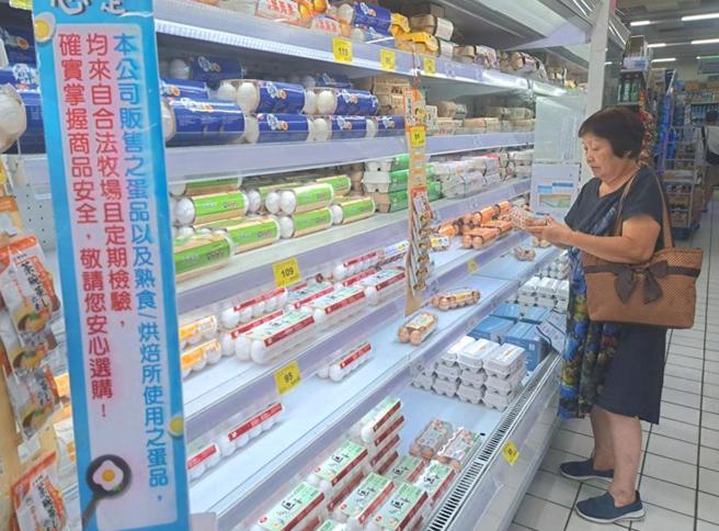 民眾党立委张启楷今日指出，中央畜产会将即将过期的7000多万颗鸡蛋做成液蛋，在8月时竟然还公开标售。（报系资料照）