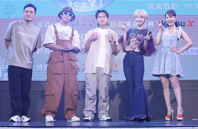 春風（左起）、健志、洋蔥、Lulu、林莎一起參與《歡迎光臨等你來家1》第2季開播記者會。（陳俊吉攝）