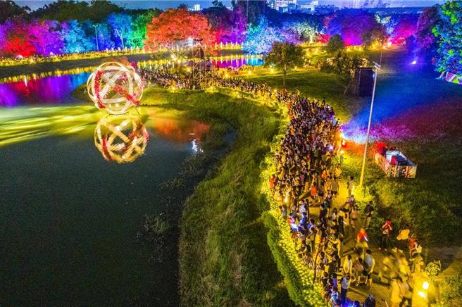 嘉义市「2024光织影舞」进入最后倒数黄金周末。（嘉义市政府提供／吕妍庭嘉义传真）