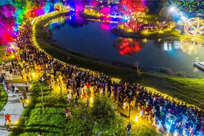 嘉义市「2024光织影舞」进入最后倒数黄金周末，市府特别加码演出。（嘉义市政府提供／吕妍庭嘉义传真）