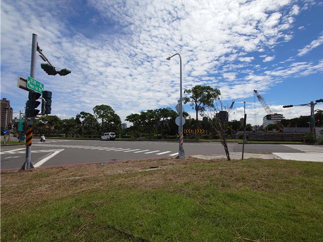 九如路桥改建后将改为平面桥梁，有助于缝合城市交通、景观，有助内惟地区发展。（任义宇摄）