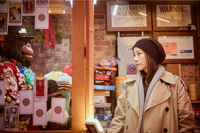 林嘉欣，感性形容此次《女儿的女儿》跟张艾嘉同台演出就像两面镜子。（东昊影业提供）