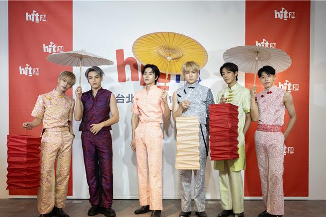 男团「Ozone」25日出席电台活动，宣传新专辑。（Hit Fm联播网提供）