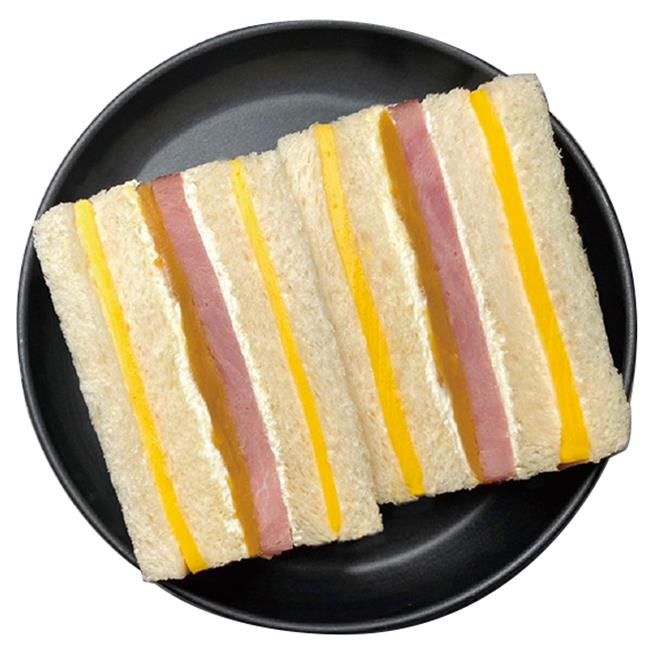 远东Garden City花园绿廊全台首店「柴窑火腿制造所」大巨蛋店限定口味－黄金地瓜厚切火腿三明治，明（26日）开幕。（远东Garden City提供）