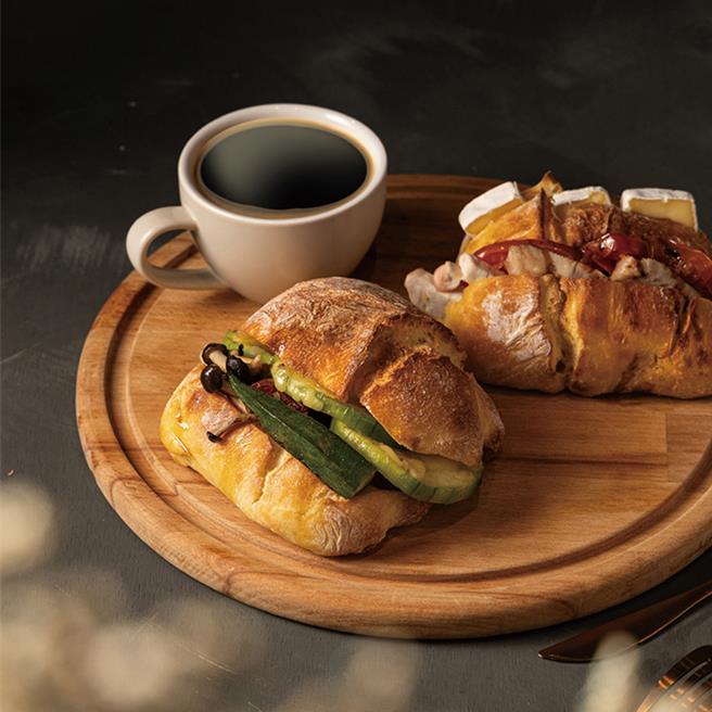 远东Garden City花园绿廊独家店型「Louisa Bakery」巧巴达三明治，明（26日）开幕。（远东Garden City提供）