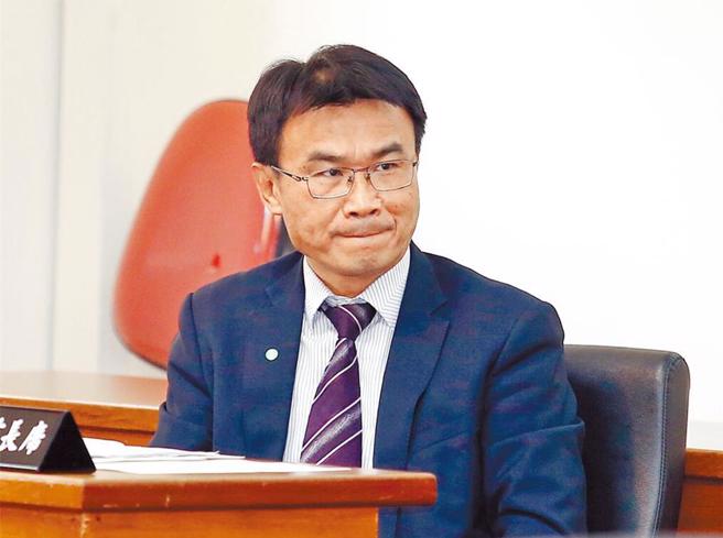 民進黨在2023年執行進口雞蛋緊急調度專案，疑涉弊端，時任農業部長陳吉仲和中央畜產會董事長林聰賢也為此請辭下台，輿論質疑北檢是否會像辦京華城案羈押柯文哲一樣聲押陳吉仲。（示意圖／資料照）