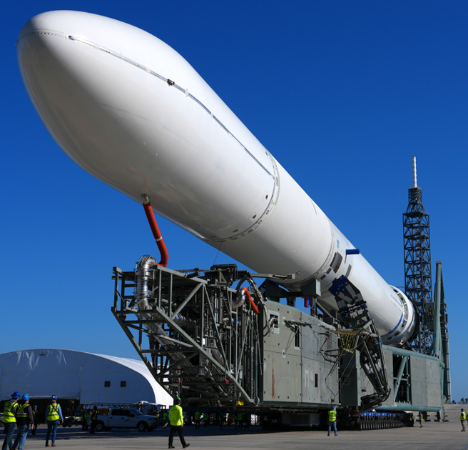 完成組裝，送往發射台的 新格倫巨型火箭(圖/New Glenn)