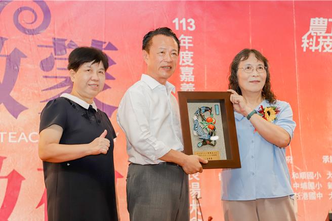 嘉义县政府庆祝今(25日)举办113年教师节表扬大会，表扬师铎奖得主，协同高中老师黄明真。（嘉义县政府提供／吕妍庭嘉义传真）