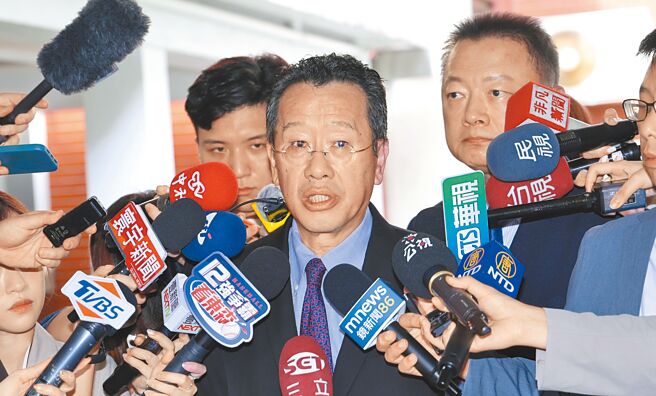 國防部長顧立雄24日在立法院反控，每天在進行網攻、駭侵的國家，第一名應該就是中國。（姚志平攝）