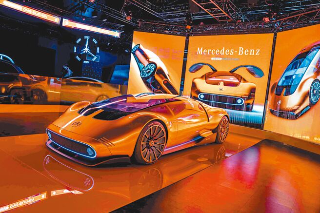 Mercedes-Benz概念超跑Vision One-Eleven（見圖）日前於台北兩廳院藝文廣場首度登場，展出期間吸引眾多車迷朝聖，並創下超過1.5萬參觀人數。（台灣賓士提供）
