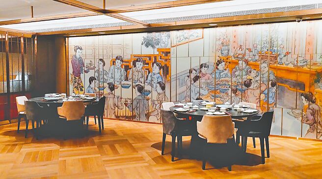 「江南春」換新裝，串聯美食與藝術，多款特製屏風蘊藏美食文化的巧思。（陳韻萍攝）