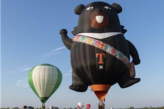 高雄熱氣球移師月世界 超萌「雙熊見面會」9／28登場