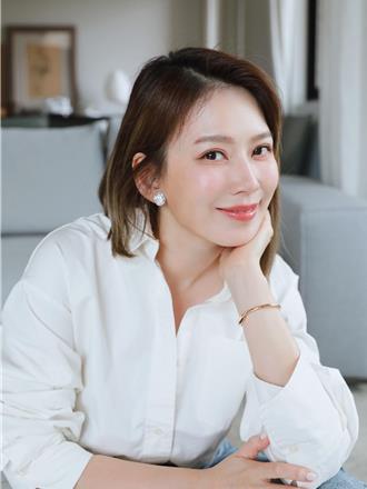 Melody挥别前夫「公开新喜讯」！双语主持让女性意识被看见