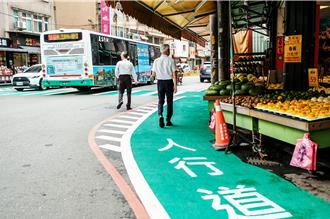 竹縣13處交通事故熱點改善遇阻 攤商無視車照停、店家也抗議