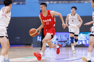 登峰造极篮球赛》名门之后邱靖展现潜力 南山轻取连云港2连胜