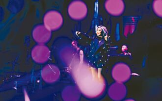 首波2万票40秒销光 阿妹演唱会今开抢