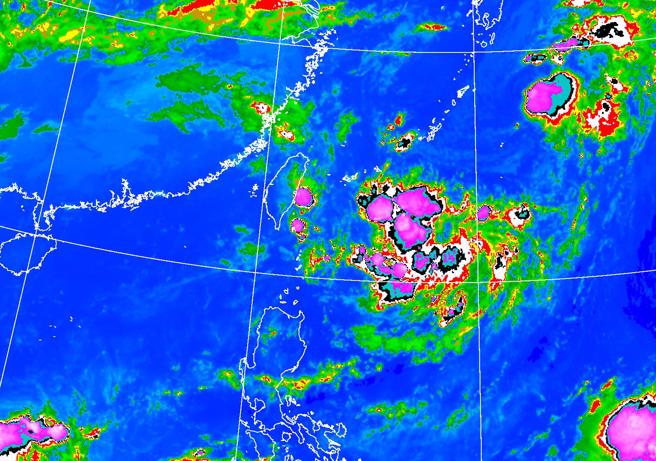 吴德荣表示，台湾东南边有热带扰动发展，下周一至周三最靠近台湾，强度可能达中度颱风以上；美国模式预估会登陆。（中央气象署提供）