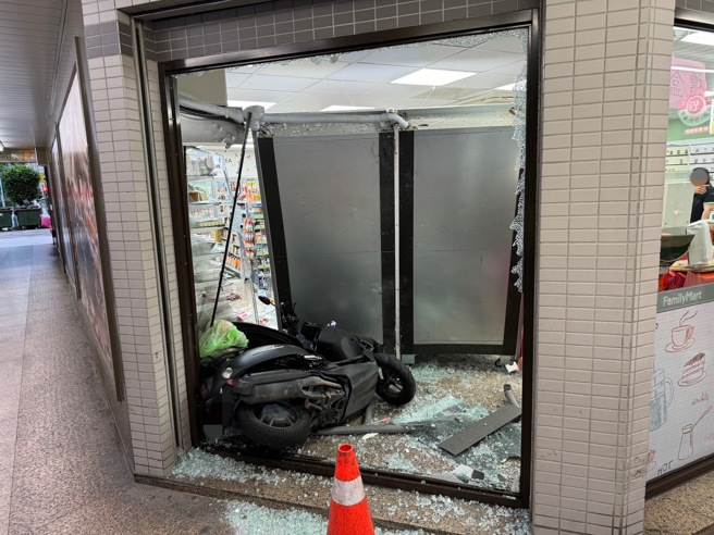 謝男機車。（圖 / 劉詠韻翻攝）