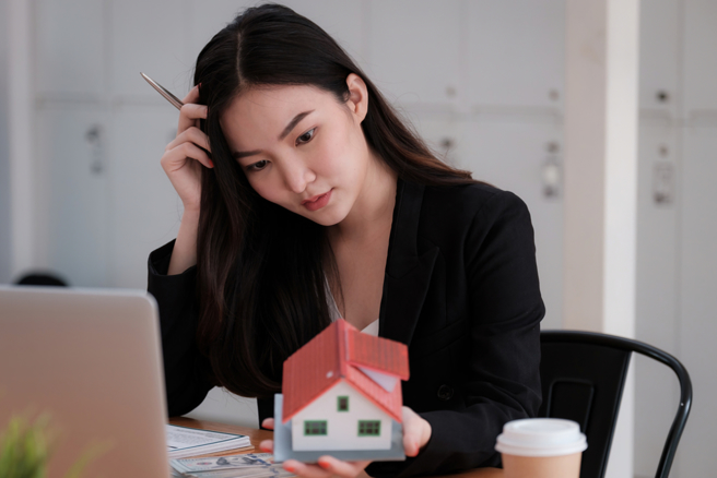 專家提出5大房貸解方，可解決卡貸之急，比如善用仲介、代書資源，可提高申貸成功率。（示意圖/達志影像/shutterstock）