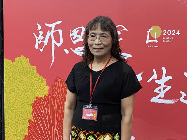 嘉义县协同中学数学老师黄明真是跨性别者，她今天获得教育部师铎奖。（林志成摄 ）
