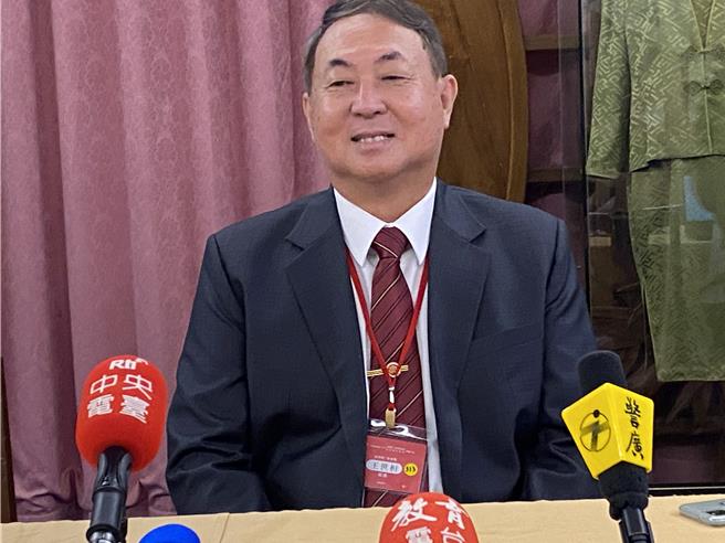 澎湖县立志清国中校长王世桓获今年师铎奖。（林志成摄）