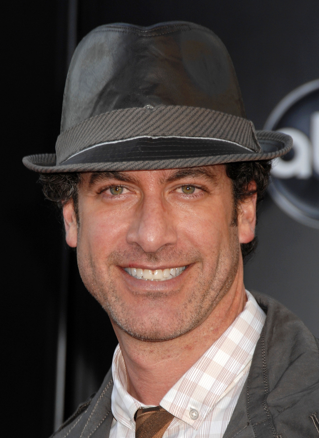 爱德华多索尔除了是设计师，也是歌手和演员。（图／达志影像）