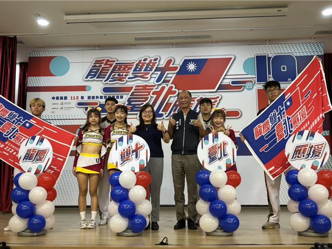 北市民政局26日举行记者会，由副市长林奕华与民政局长陈永德宣布北市国庆升旗活动细节，除了有升旗典礼、国歌领唱及表演活动外，今年也规画慢跑活动与国庆市集。（丁上程摄）