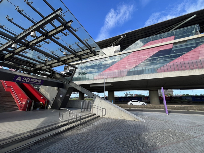 信义房屋詹智伟指出，青埔的外溢效应影响A20的发展，单价不仅较青埔低，生活机能也更贴近市区，具备房价与生活便利的双重优势。(图/信义房屋 提供)