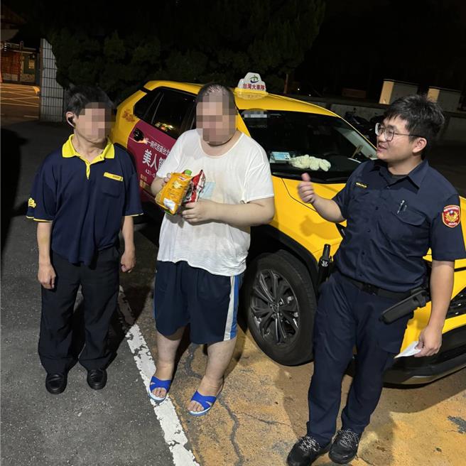 日前1名居住在新北市的30岁蔡姓男子，晚间趁着家人上班不在家时独自外出，搭乘计程车到桃园市竹围渔港看海，结束后欲搭计程车返家，却说不出住家地址，司机无奈向桃园市大园警分局竹围派出所求助。（警方提供／廖姮玥桃园传真）