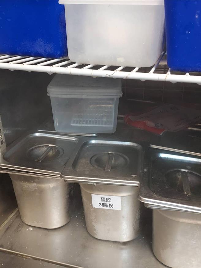 卫生局前往该连锁火锅店稽查时，现场并未发现病媒出没、积水等情形。(卫生局提供／曹婷婷台南传真)