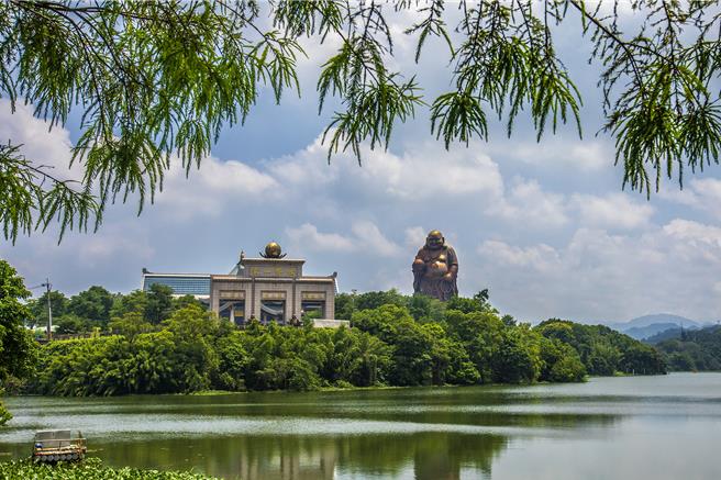 新竹縣去年首次參加大阪舉辦的日本展旅，發現日本人喜歡喝台灣茶，26日東京舉辦日本旅展，特別介紹東方美人茶鄉峨眉湖的風光美景。（羅浚濱攝）