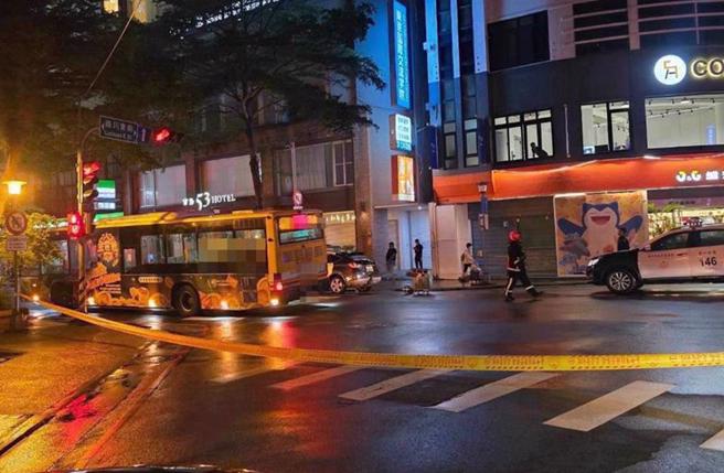 台中东海大学林姓女大生22日晚间行走中区某斑马线时，遭巨业公车撞死。（图 / 民眾提供）