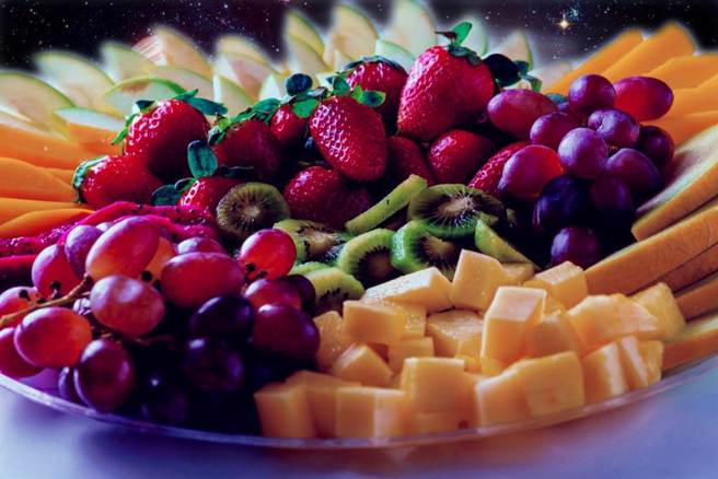 许多人都爱吃水果，但小心吃太多恐为身体带来负面影响。（示意图：shutterstock／达志）