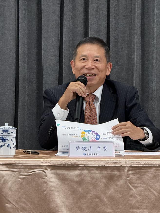 國發會預估，113年公建經費達成率可望達95％，國發會主委劉鏡清呼籲，各部會規劃建設計畫時應優先考量淨零目標。(資料照／洪凱音台北傳真)