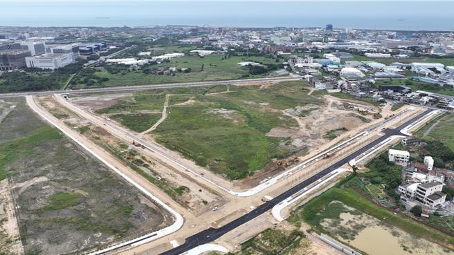 桃园市政府于航空城内先行筛选9处优先产专区共52公顷释出，缓解产业用地不足的问题，其中航空城优先产专区「I基地」将近19公顷土地，由台湾人寿保险股份有限公司得标，预计将投资逾500亿元。（经发局提供／廖姮玥桃园传真）