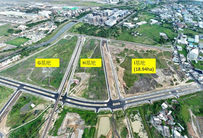 桃园市政府于航空城内先行筛选9处优先产专区共52公顷释出，缓解产业用地不足的问题，其中航空城优先产专区「I基地」将近19公顷土地，由台湾人寿保险股份有限公司得标，预计将投资逾500亿元。（航空城工程处提供／廖姮玥桃园传真）