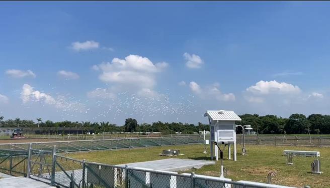 云林古坑气象站今（26日）启用，是中央气象署「一县市一气象站」目标的最后一站。（周丽兰摄）