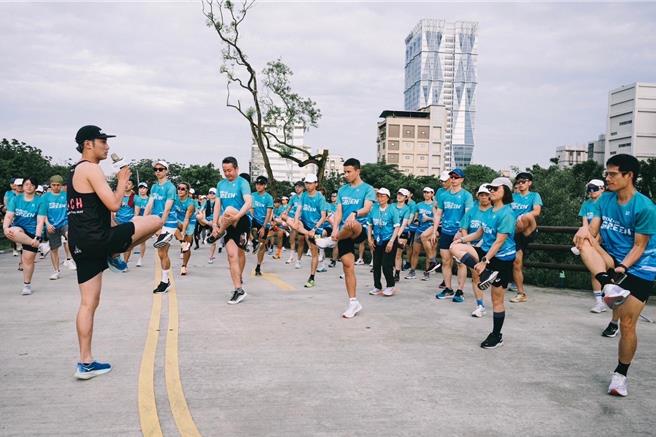 富邦金控上半年与品牌伙伴Garmin、街头路跑合作推出跑聚活动，10月6日将与运动品牌PUMA联名推出Upcycling RUN限额免费跑聚，邀请民眾让每一步都算「树」，一起为健康及台湾绿色永续努力。(富邦金提供／洪凯音台北传真)