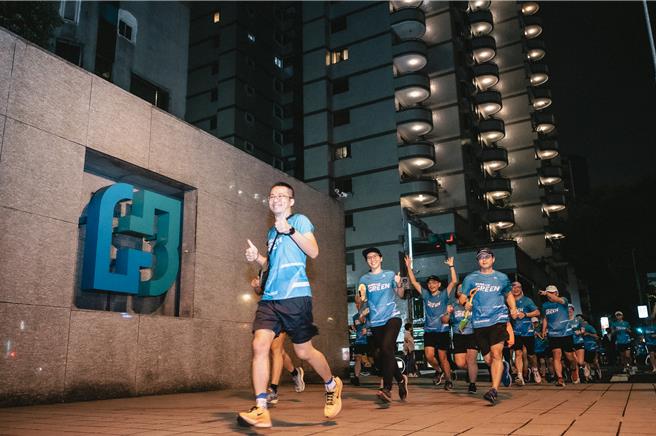 富邦金控上半年与品牌伙伴Garmin、街头路跑合作推出跑聚活动，10月6日将与运动品牌PUMA联名推出Upcycling RUN限额免费跑聚，邀请民眾让每一步都算「树」，一起为健康及台湾绿色永续努力。(富邦金提供／洪凯音台北传真)